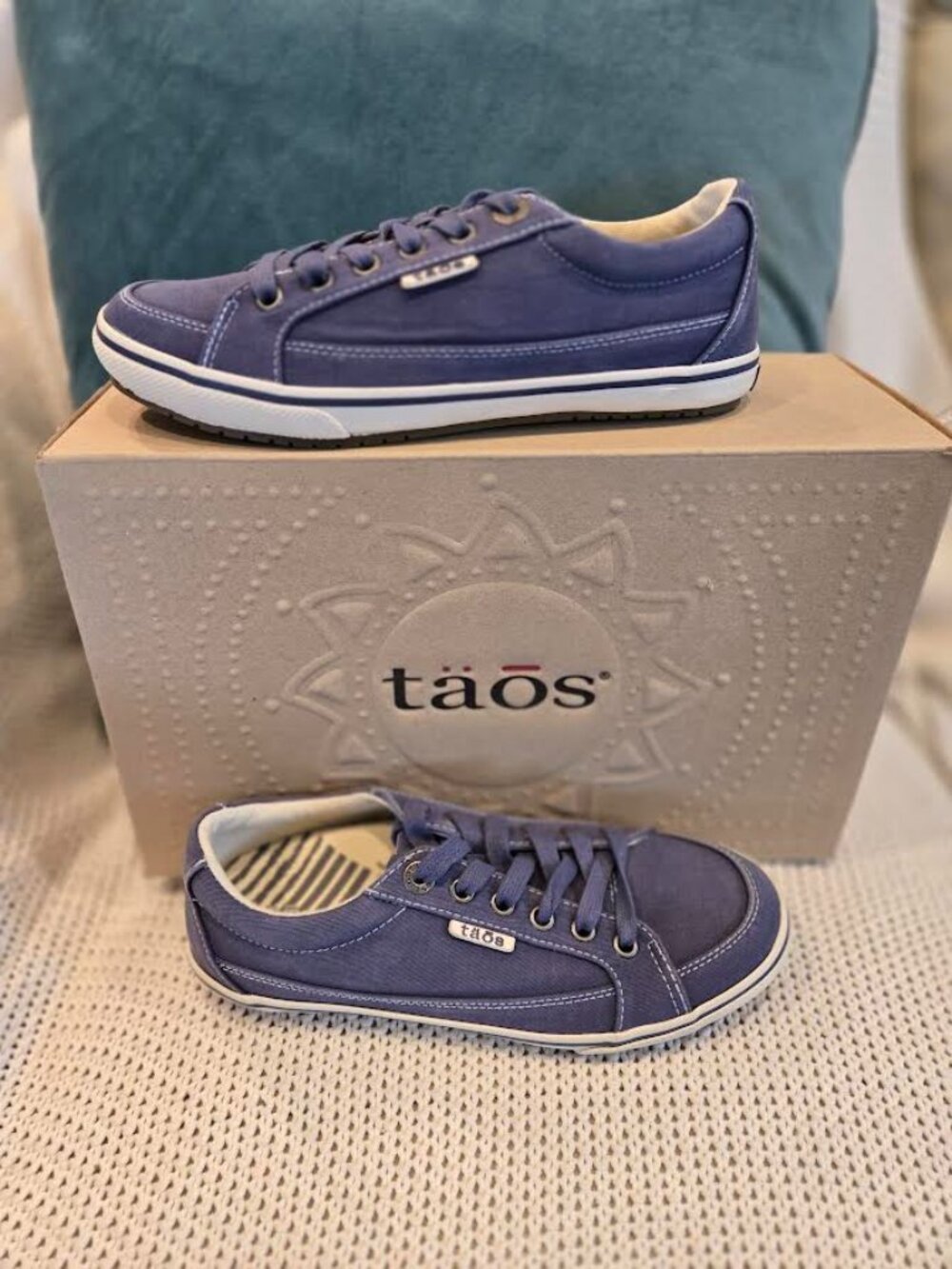 Taos Moc Star 2 Canvas Sneaker Indigo Distressed Size 6